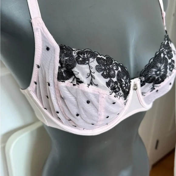 bra - Picture 2 of 4